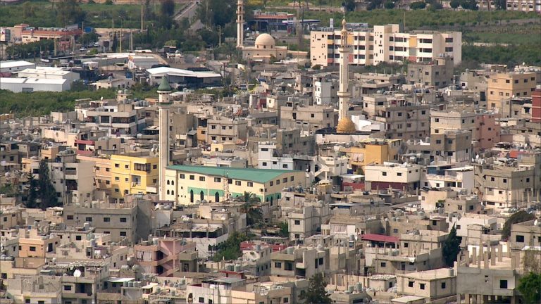 أزمة مياه خانقة في عين الحلوة وتحذير من انفجار شعبي