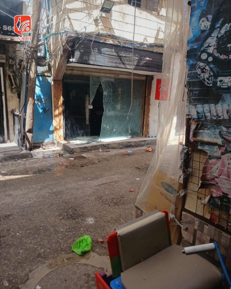 شلل خدماتي وتفاقم الأزمات المعيشية مع استمرار الإضراب في عين الحلوة