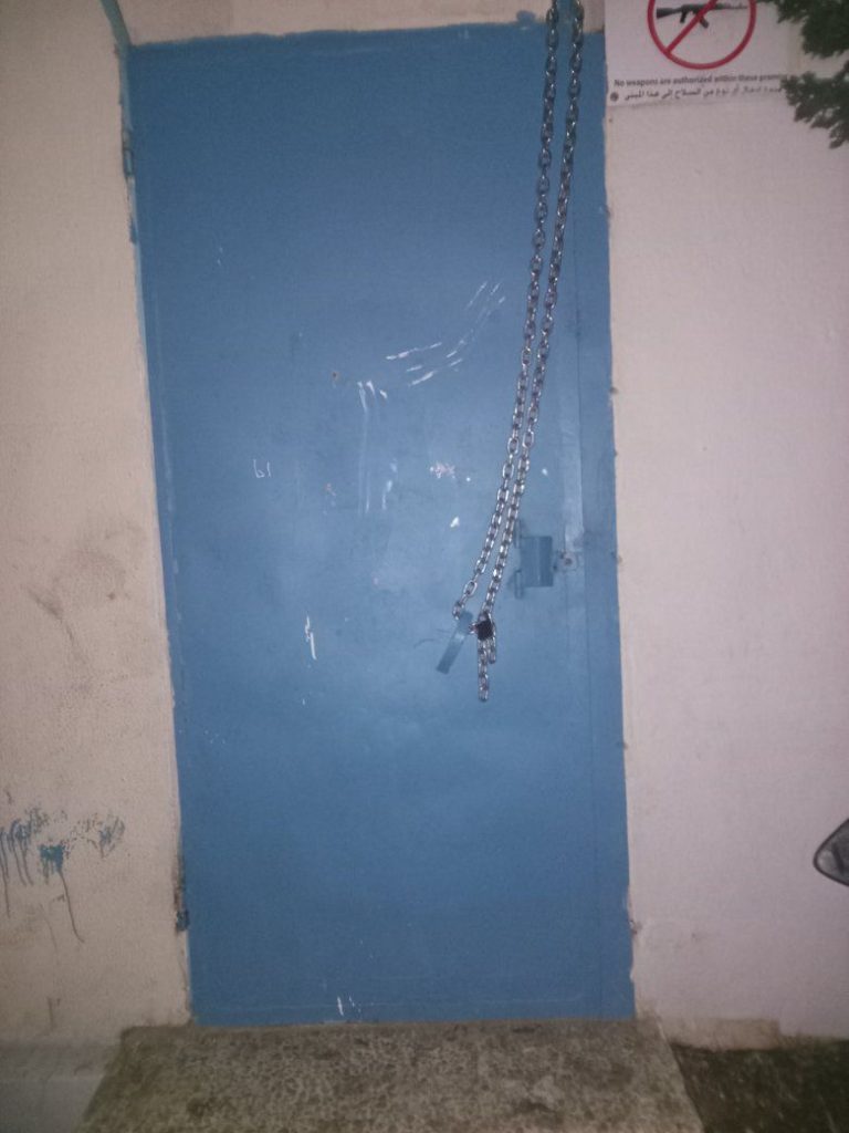 إغلاق مكتب الأونروا في مخيم البداوي احتجاجاً على آلية التوظيف