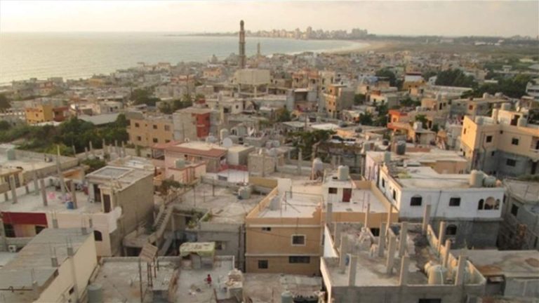 الأزمات المركبة تلاحق الفلسطينيين في لبنان: نزوح وتضخم وبطالة قياسية