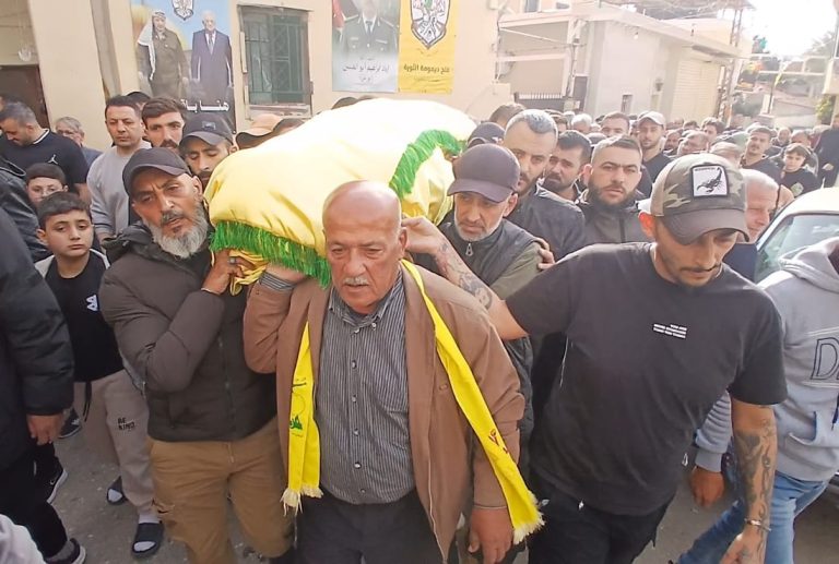 تشييع الشهيد الفلسطيني عبد القادر مرعي في تجمع المعشوق