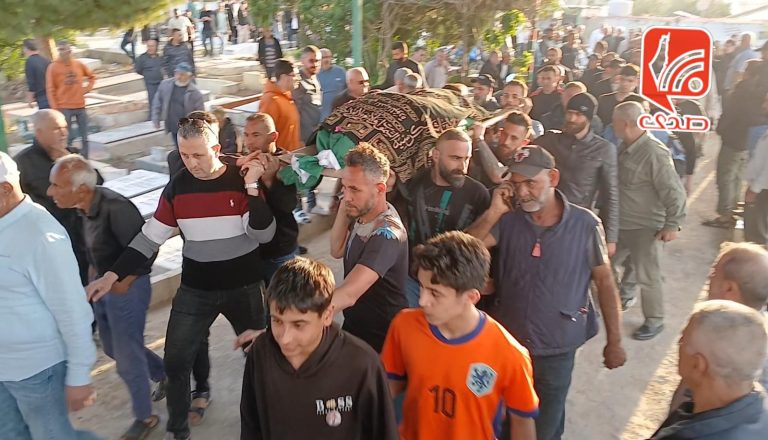 صور تودع الشهيدين الجمل والمغربي بعد انتشالهما من تحت ركام جسر القاسمية