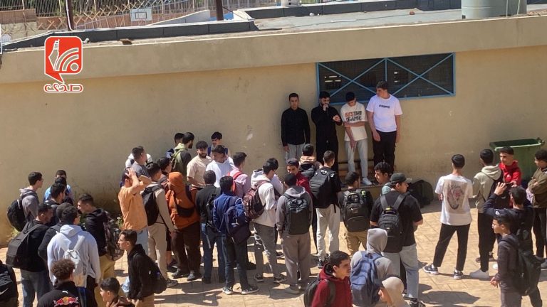 اعتصام طلابي بمدرسة بيسان بصيدا رفضاً لقرارات الأونروا بحق الأستاذ ماهر الصديق