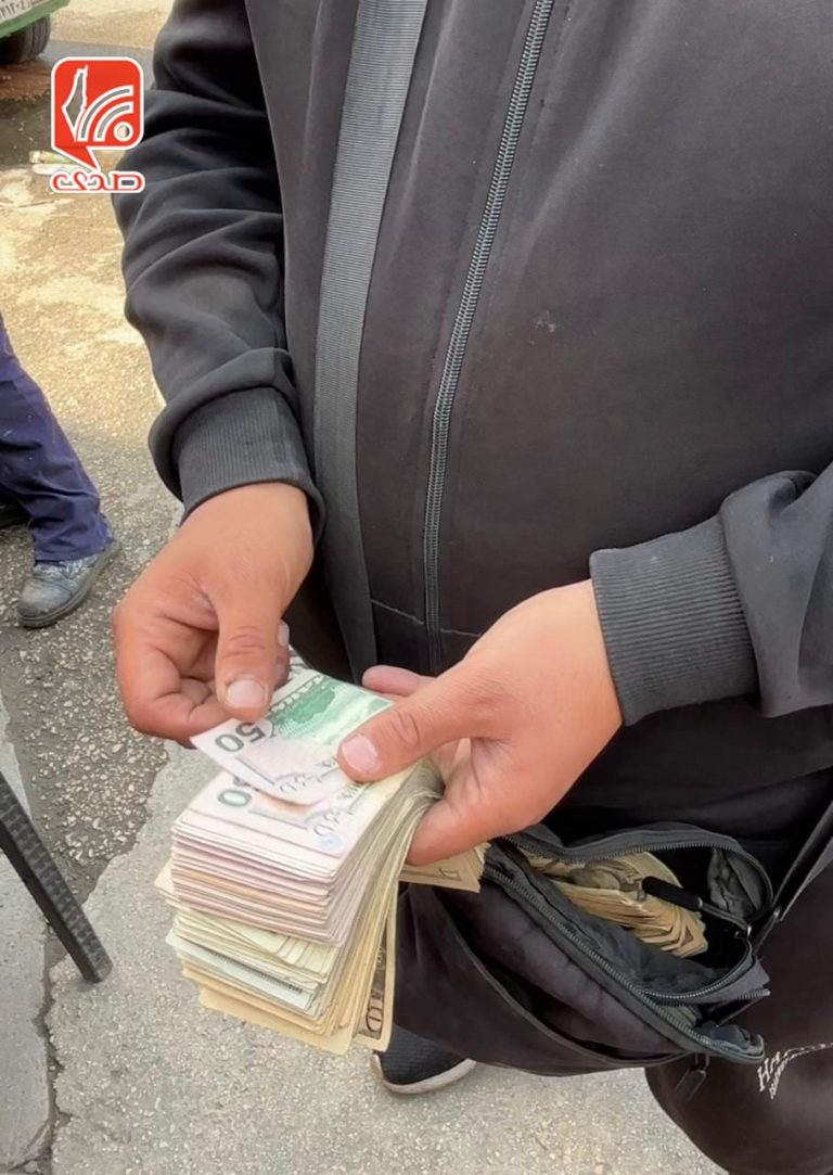التحويلات المالية… شريان الحياة الأخير في مخيم الجليل