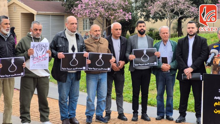 شاهد.. وقفة في بيروت رفضاً لإعدام الأسرى الفلسطينيين