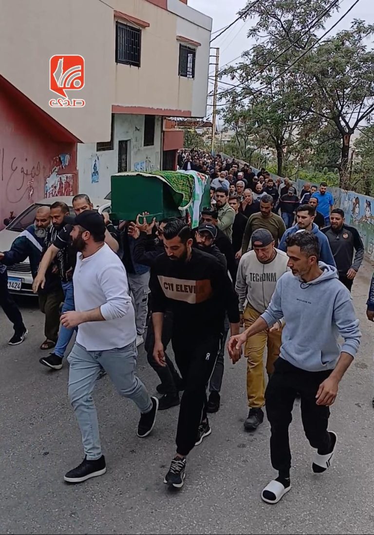 أهالي مخيم برج الشمالي يشيعون الفلسطينية صابرين زعرورة