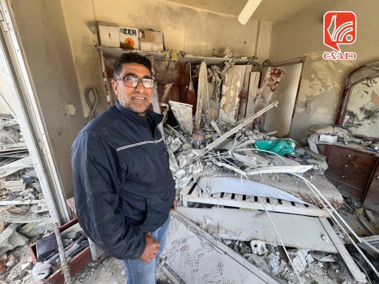 فلسطيني فقد منزله جراء القصف ويحاول التأقلم مع واقع جديد