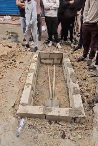 هل سيدفن جثمان عماد الصالح وسط الشارع في مخيم عين الحلوة