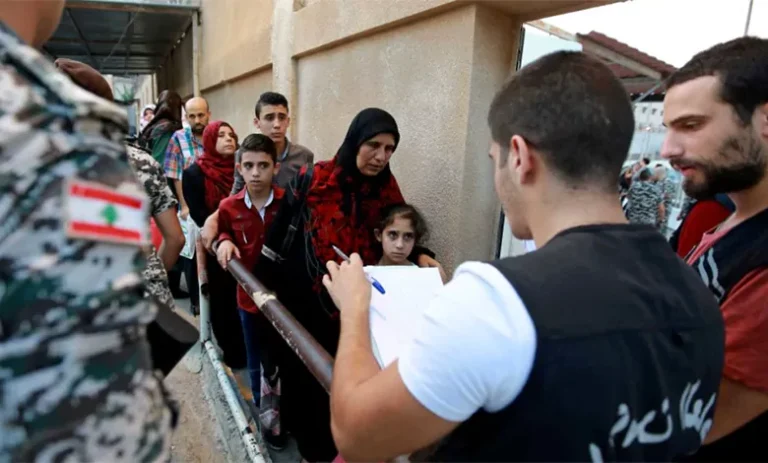 ترحيل فلسطينيين سوريين من لبنان