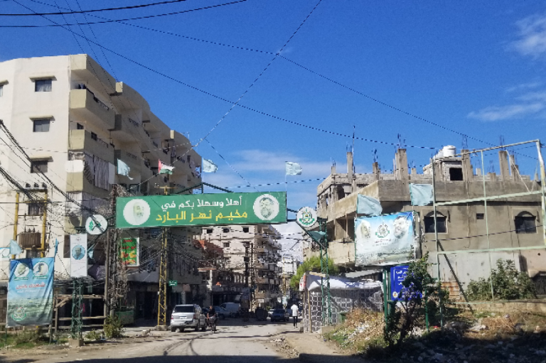 بوابة حديدية جديدة عند مدخل نهر البارد 