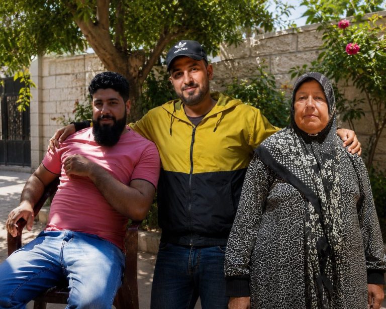 جثمان أم أحمد فارس تحت الركام وفرق الإنقاذ عاجزة عن انتشالها