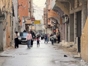 معاناة أهالي مخيمات الجنوب تتزايد يوماً بعد يوم يوم