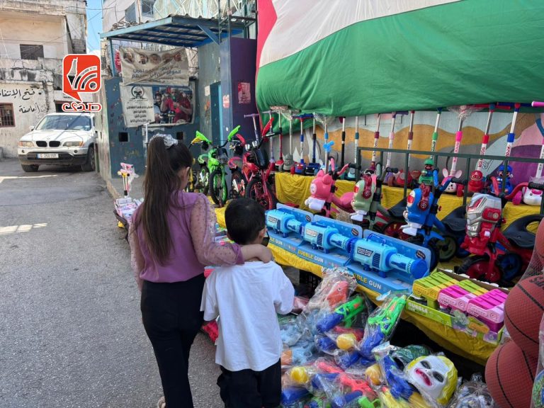 ​مخيم الجليل.. عيدٌ برائحة الحرب والغلاء