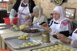 كعك العيد… ذاكرة فلسطينية تفوح من بيوت مخيم عين الحلوة