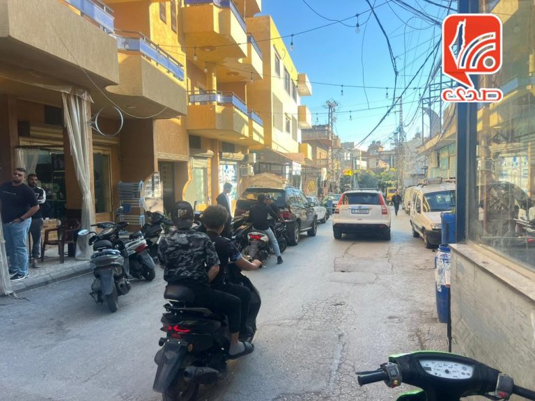 أعمال متوقفة.. وحياة مستمرة في مخيمات الجنوب