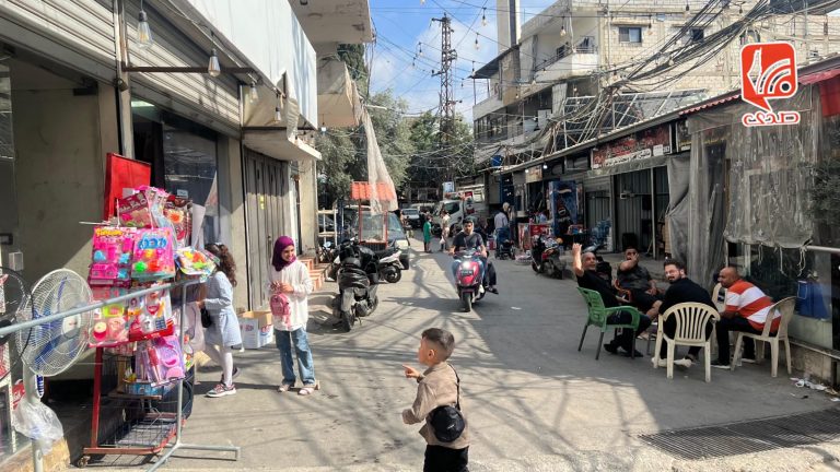 العيد في مخيم الشهداء … فرح يحاول النجاة من الحرب