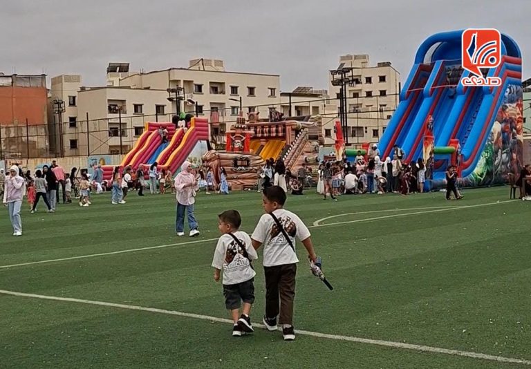 أطفال في مخيم نهر البارد يصنعون بهجة العيد بطريقتهم الخاصة