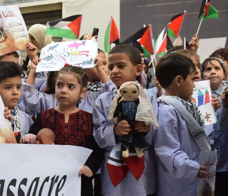اتحاد عمال فلسطين يحذر من اتساع ظاهرة عمل الأطفال ويدعو إلى حماية اللاجئين