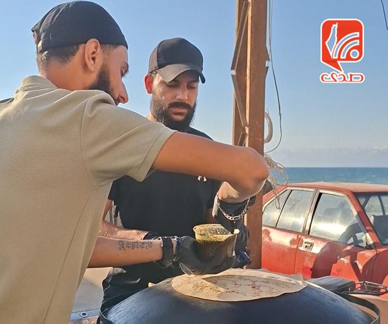 في نهر البارد… نازح من الجنوب يصنع من النزوح فرصة للرزق