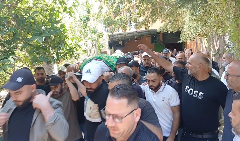 تشييع شهيد لقمة العيش “ياسر الأحمد” في مخيم الرشيدية