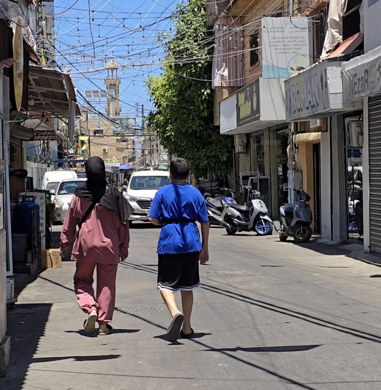 عودة تدريجية للحياة في مخيم “البص” جنوب لبنان بعد وقف إطلاق النار