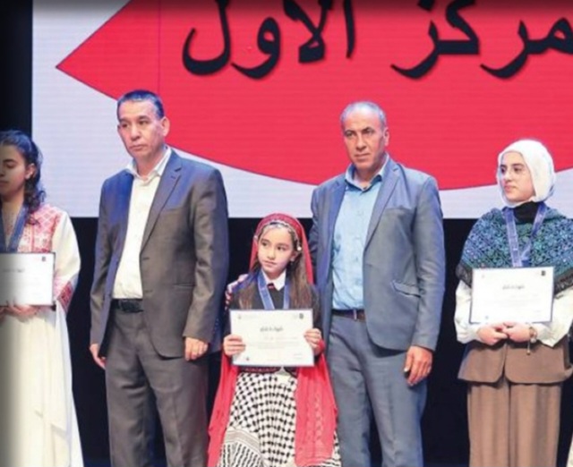 الطالبة غزل تيم بطلة فلسطين في مبادرة تحدي القراءة