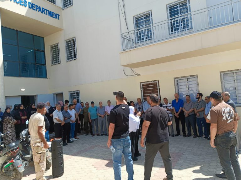 احتجاجات فلسطينية في مخيمات الشمال رفضاً لاستثناء اللاجئين من المساعدات المالية