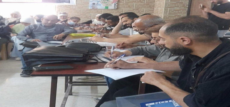 لجنة مخيم اليرموك تنظم ورشة تشاورية لبحث الواقع الخدمي