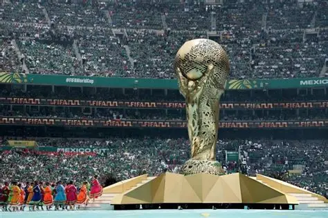 بين صخب المدرجات وصمت الأنقاض.. غزة ولبنان خارج عدسة العالم