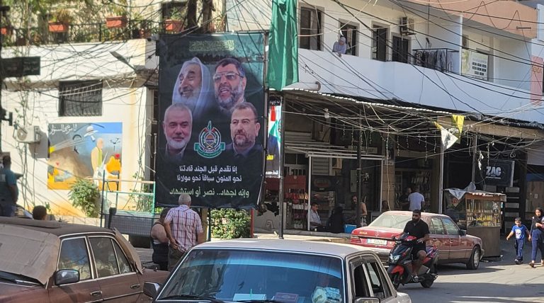دعوات لترشيد الطاقة والمياه في مخيم البداوي