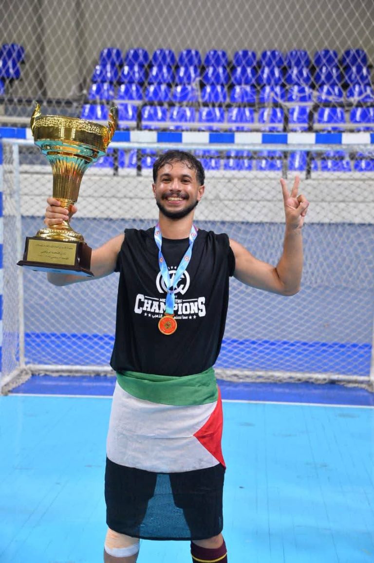 اللاعب الفلسطيني “يوغي” يقود النجمة إلى أول لقب في تاريخه بكرة الصالات