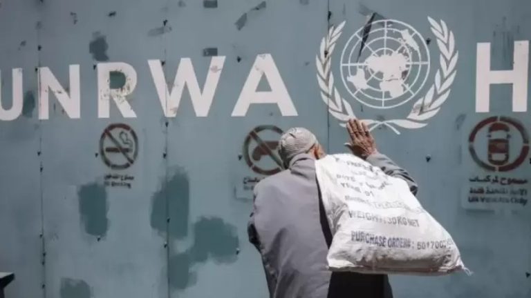 “أونروا”: عجز مالي يتجاوز مئة مليون دولار يهدد استمرار خدمات اللاجئين الفلسطينيين