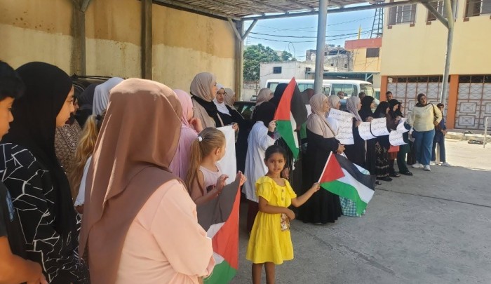 اعتصام في مخيم الرشيدية يطالب “أونروا” بوقف تقليص خدماتها