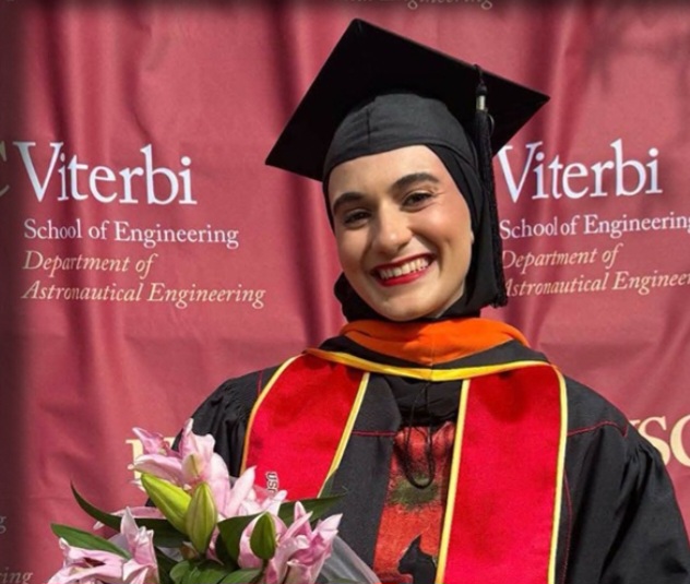 فلسطينية تنال الماجستير في هندسة الفضاء من جامعة جنوب كاليفورنيا