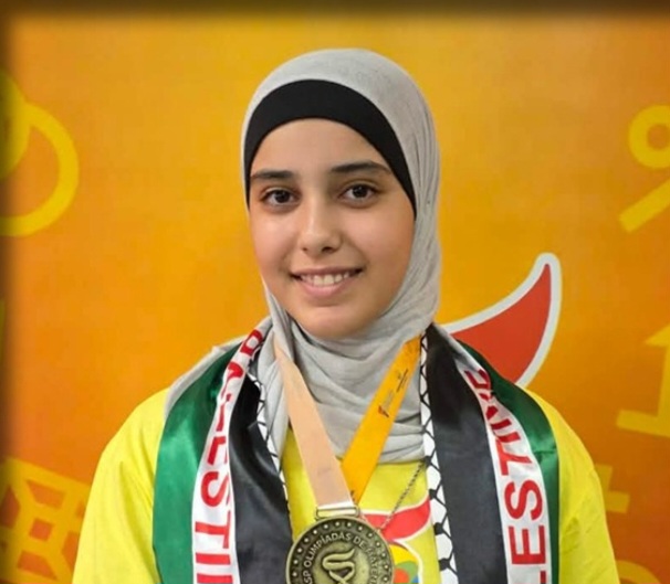 فلسطينية تفوز بالميدالية الذهبية في أولمبياد الرياضيات بالبرازيل