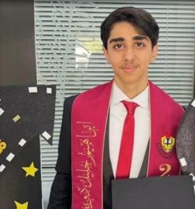 فلسطيني يتفوّق بمعدل 99.7% علمي بالثانوية العامة في الإمارات