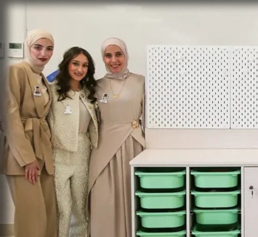 طالبات فلسطينيات يبتكرن مختبر تصنيع متنقل