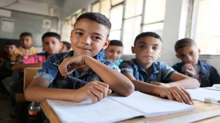 من تقليص الخدمات إلى إغلاق المدارس… “الأونروا” تضيّق على لاجئي لبنان