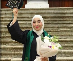 فلسطينية تتخرّج بامتياز من جامعة الطب والصيدلة في رومانيا