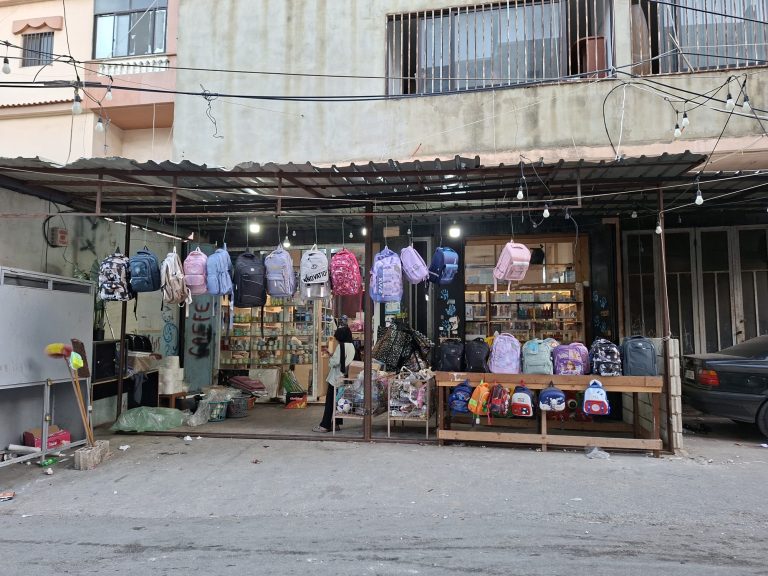بين الغلاء وتقليص المساعدات.. أهالي نهر البارد يواجهون أعباء العام الدراسي الجديد