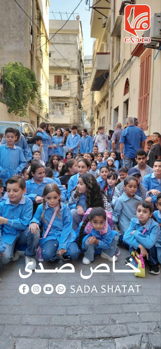 وقفة غاضبة لأهالي طلاب مدرسة رفح رفضاً لإغلاقها في طرابلس