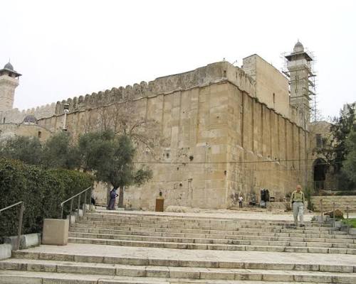 الاحتلال يواصل إغلاق المسجد الإبراهيمي وفرض حصار على البلدة القديمة في الخليل