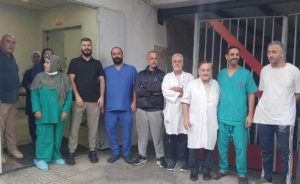 اعتصام لموظفي “مستشفى بلسم” في مخيم الرشيدية للمطالبة بتحسين الأجور وتعديل الرواتب
