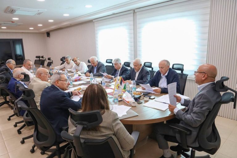 “التنفيذية” لمنظمة التحرير ترفض تسريح موظفي الأونروا وتطالب بتأمين 70 مليون دولار