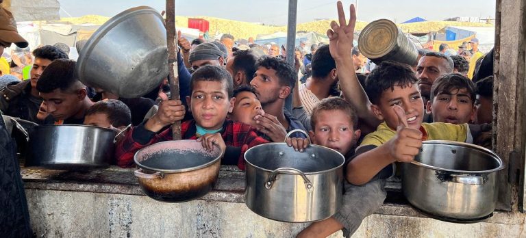 الإبادة تسحق الطفولة بغزة: أكثر من 21 ألف شهيد و62 ألفاً فقدوا أحد والديهم