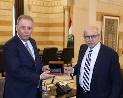 الأخبار اللبنانية: من أعطى رئيس الحكومة حق مخالفة القانون؟ إبعاد دبور إلى بلغاريا من دون قرار قضائي